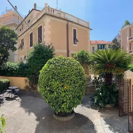 Hotel Fiorenza & Banksia Meuble