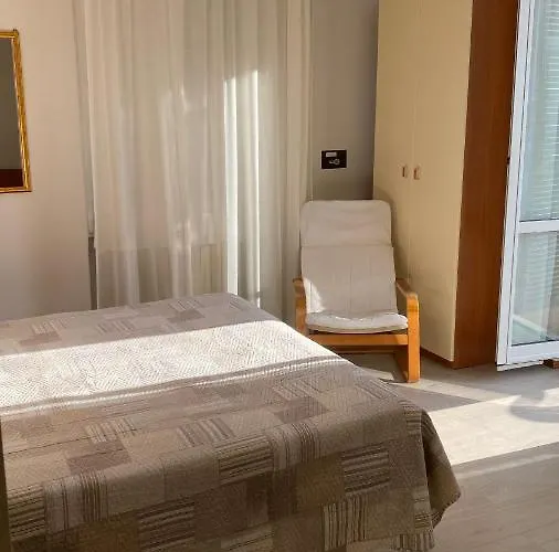 Fiorenza & Banksia Meuble Отель