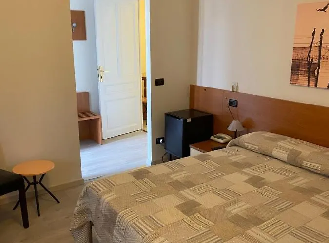 Отель Fiorenza & Banksia Meuble 2*