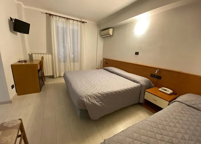 Fiorenza & Banksia Meuble Отель Алассио