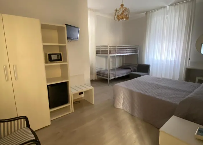 Отель Fiorenza & Banksia Meuble