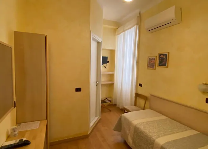 Отель Fiorenza & Banksia Meuble