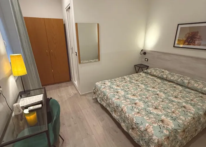 Fiorenza & Banksia Meuble Отель Алассио