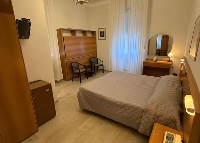 Fiorenza & Banksia Meuble Алассио