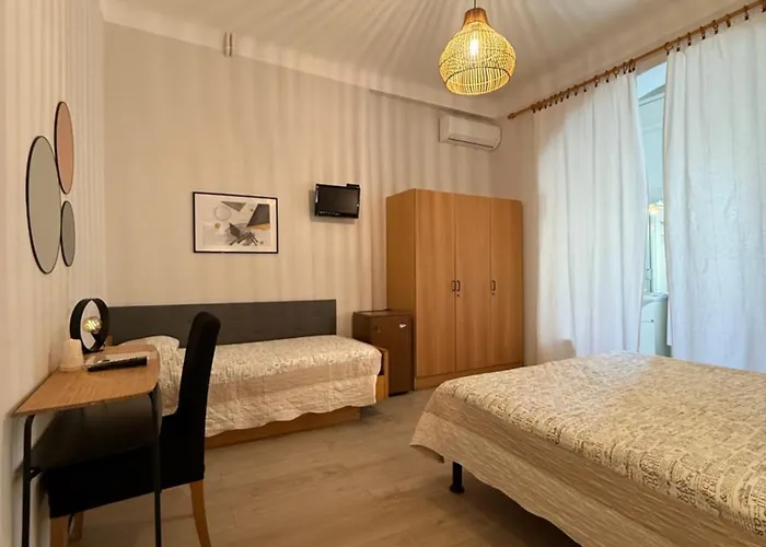 Fiorenza & Banksia Meuble Отель