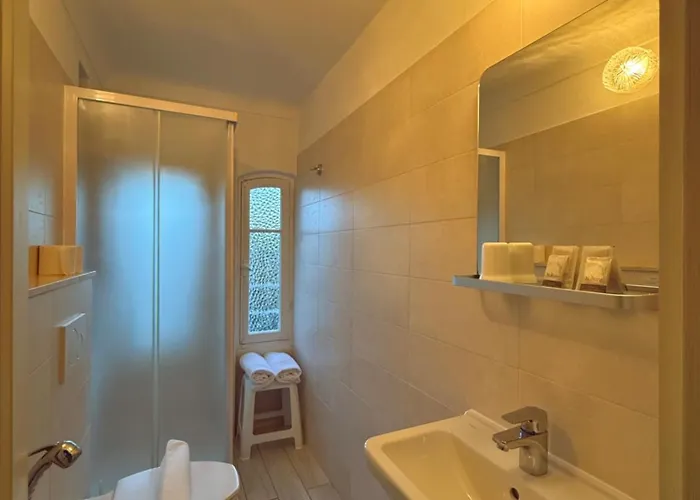 Fiorenza & Banksia Meuble Отель 2*