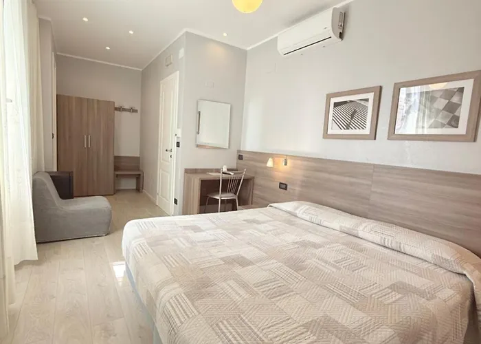 Fiorenza & Banksia Meuble Отель 2*