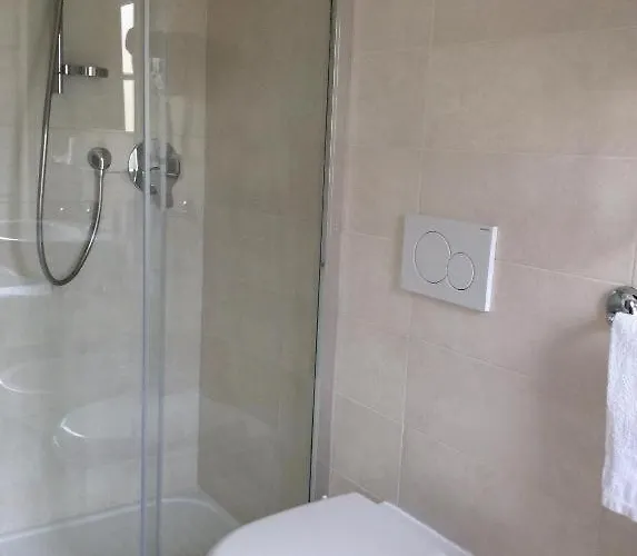 Отель Fiorenza & Banksia Meuble