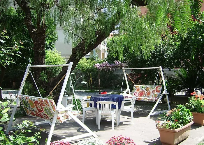 Отель Fiorenza & Banksia Meuble