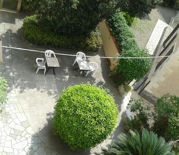 Fiorenza & Banksia Meuble Отель 2*