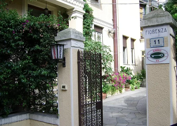 Отель Fiorenza & Banksia Meuble