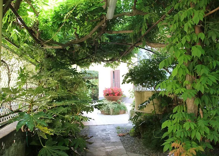 Отель Fiorenza & Banksia Meuble