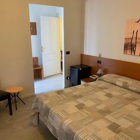 Отель Fiorenza & Banksia Meuble 2*