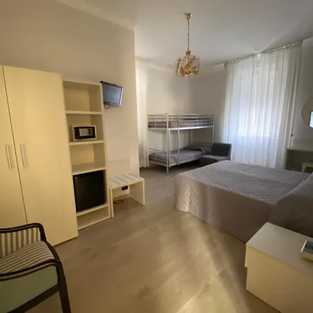 Отель Fiorenza & Banksia Meuble