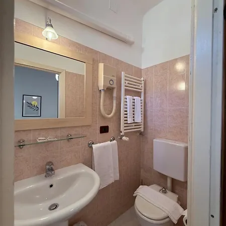 Готель Fiorenza & Banksia Meuble Алассіо