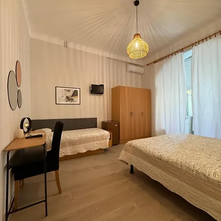 Fiorenza & Banksia Meuble Hotel