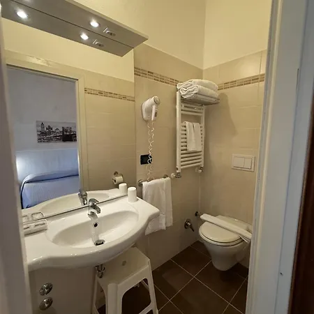 Fiorenza & Banksia Meuble Hotel 2*