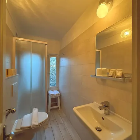 Fiorenza & Banksia Meuble Hotel 2*