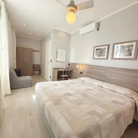 Fiorenza & Banksia Meuble Hotel 2*