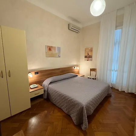 Fiorenza & Banksia Meuble Алассіо