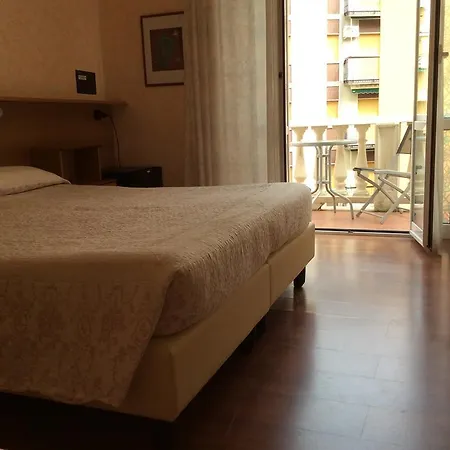 Fiorenza & Banksia Meuble Hotel