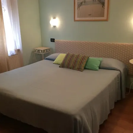 Fiorenza & Banksia Meuble Hotel