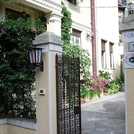 Hotel Fiorenza & Banksia Meuble