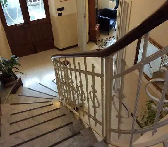 Fiorenza&banksia Meublè 2*