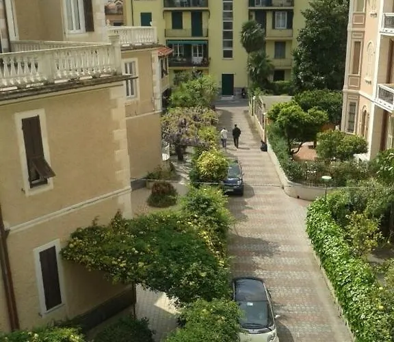 Fiorenza & Banksia Meuble 알라시오