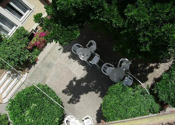 Fiorenza & Banksia Meuble Szálloda