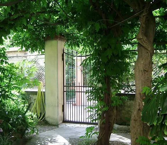 Fiorenza&banksia Meublè